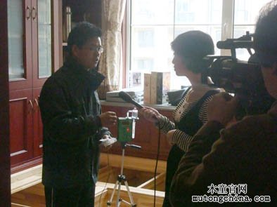 木童工程師對室內空氣污染治理流程作說明