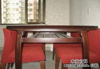 客廳的餐桌