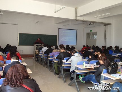 木童工程師為學生授課